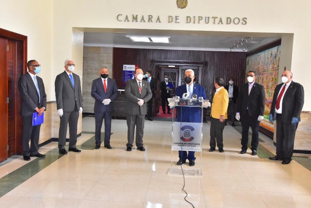 CCRD entrega Informe de Ejecución Presupuestaria 2019 al Congreso Nacional