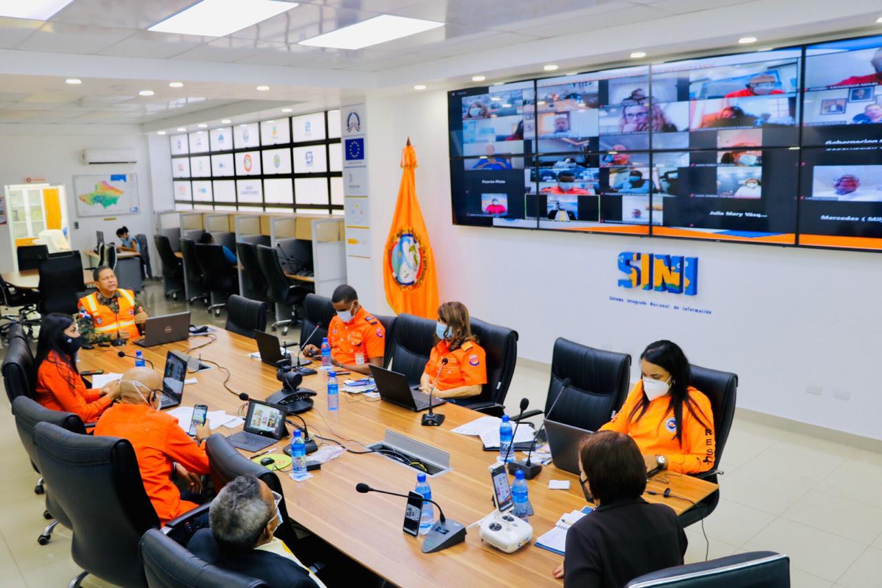 Comisión Nacional de Emergencias y Defensa Civil imparten orientación virtual a gobernadores.