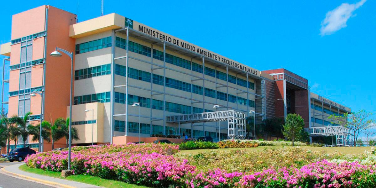 Ministerio de Medio Ambiente fusiona expediente y ordena instrucción sobre aeropuerto de bávaro