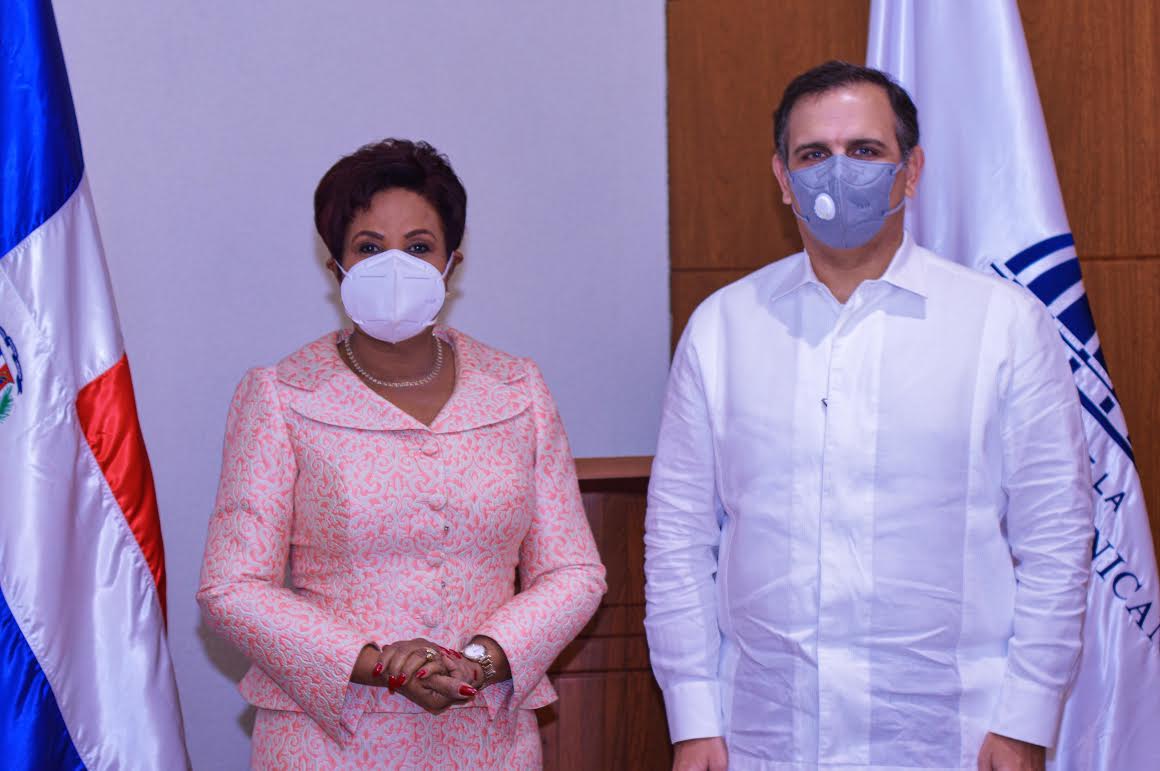 La superintendente de seguros presenta proyectos a ministro de Hacienda Jochi Vicente