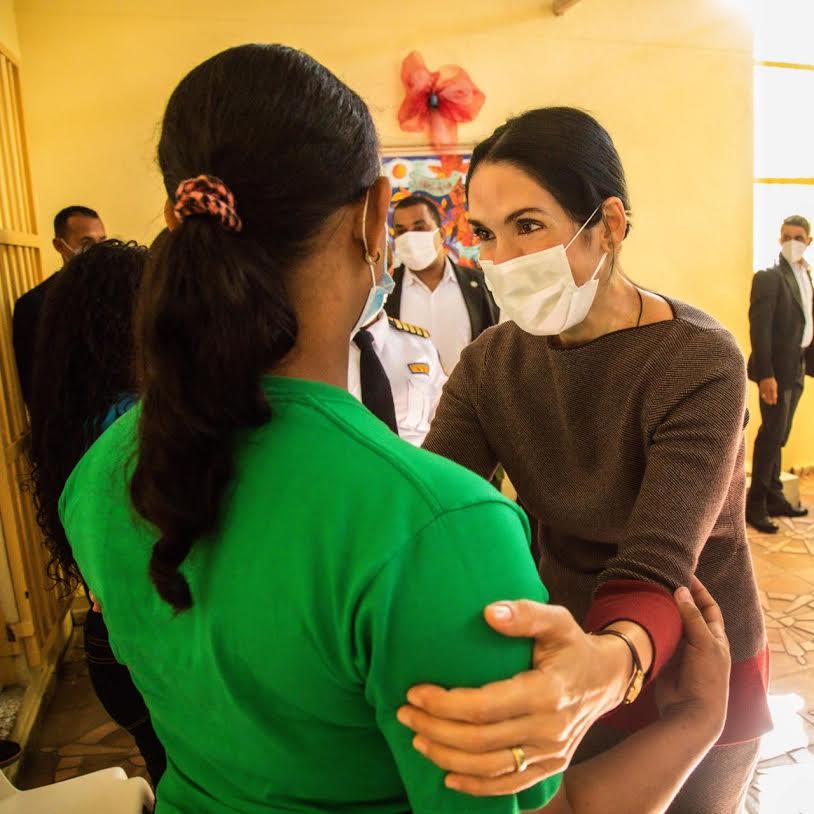 Primera dama visita Najayo Mujeres en solidaridad con las internas en víspera de Nochebuena