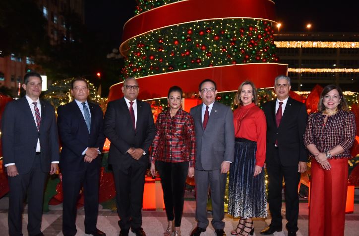 El Banco Central enciende su árbol de Navidad