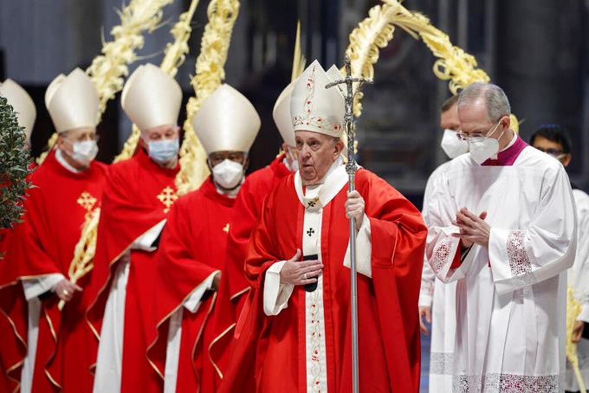 El papa pide recordar en Semana Santa a víctimas de guerras y de abortos