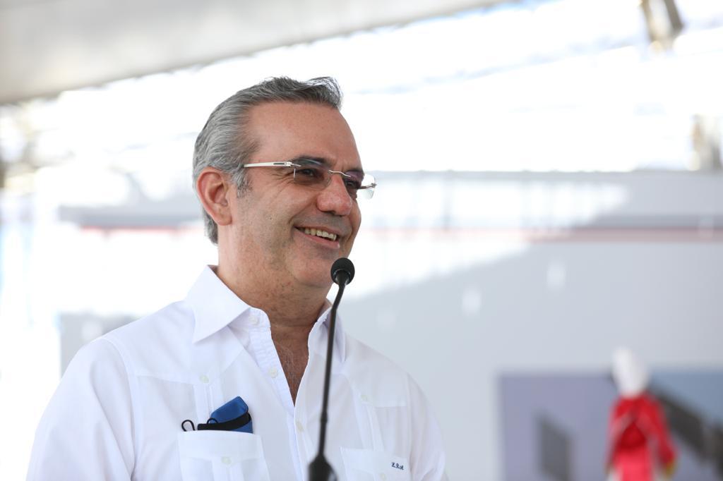 Presidente Abinader viaja a Samaná y Santiago