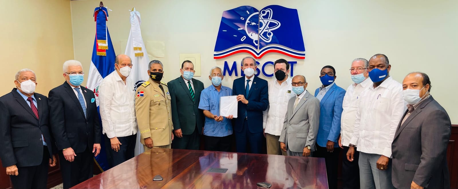 García Fermín recibe proyecto de reforma a Ley 139 sobre Educación Superior, Ciencia y Tecnología elaborado por una Comisión Especial