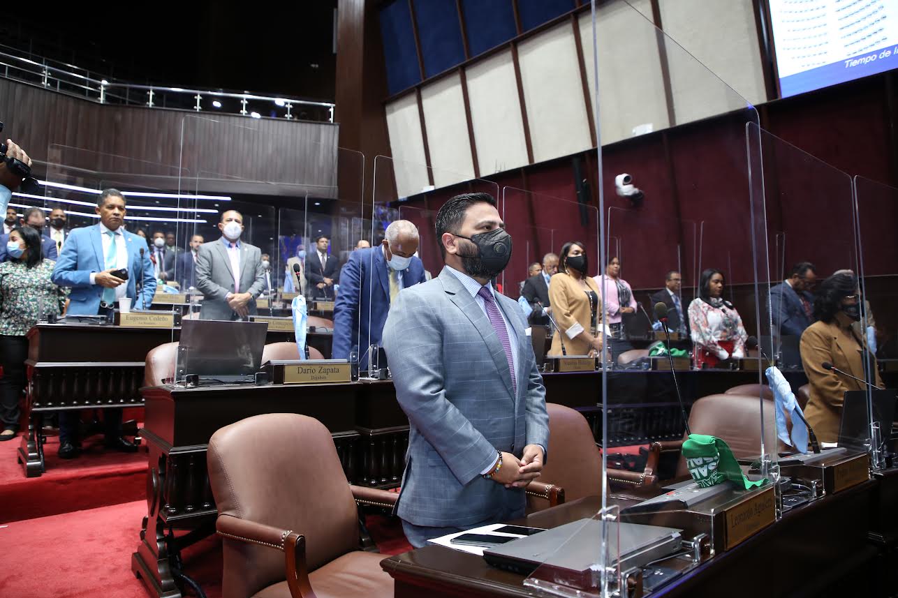 Diputados aprueban contratos de fideicomiso para Punta Catalina