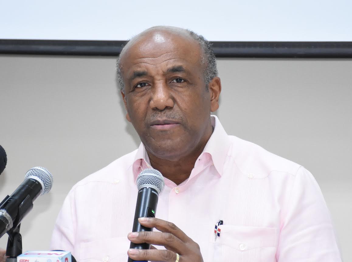 Almonte exhorta a consumo responsable de la electricidad