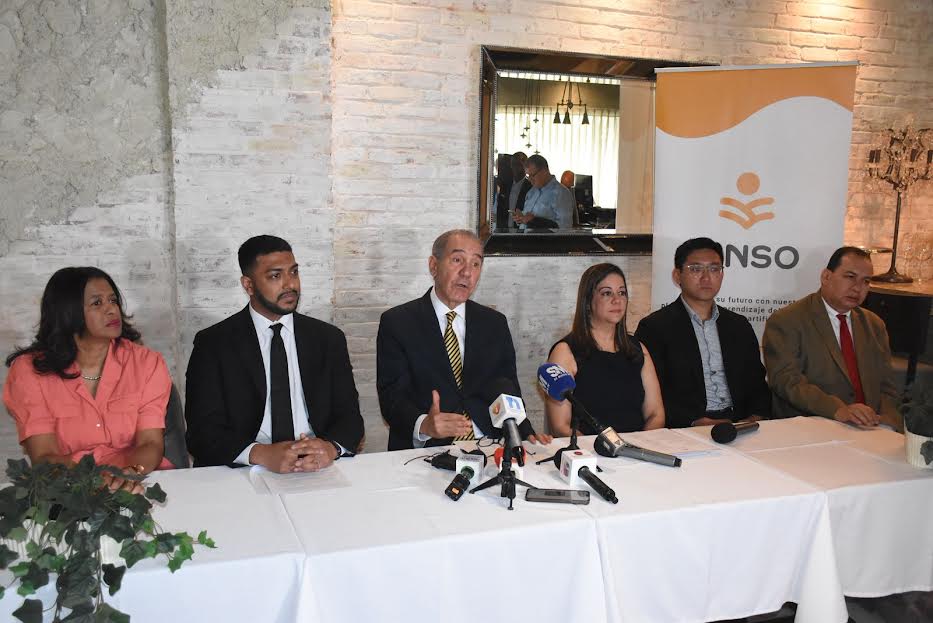 MESCyT lanza herramienta de IA para enseñanza del inglés