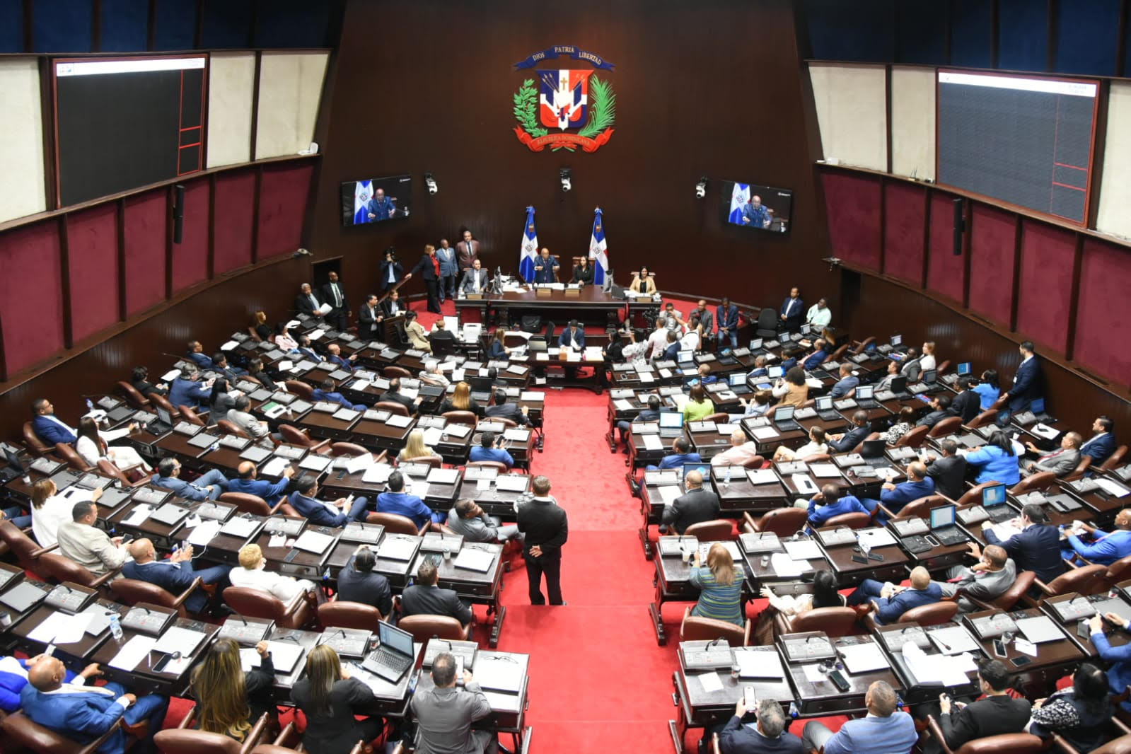 Diputados aprueban proyecto sobre pasantías médicas
